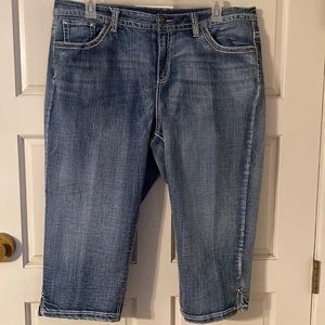 Women's Capri jeans 18W - Gently worn NICE 👀